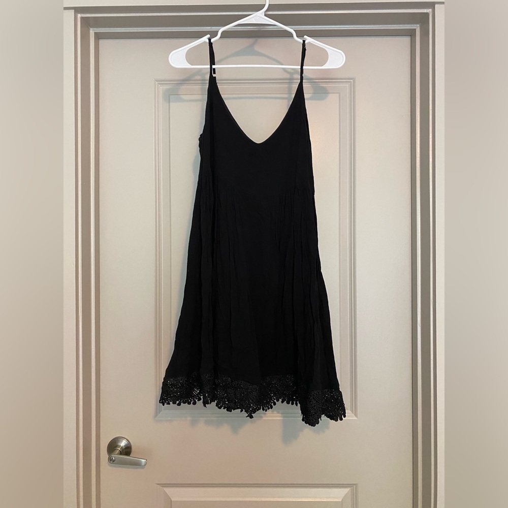Lulu’s Black V Neck Sun Dress